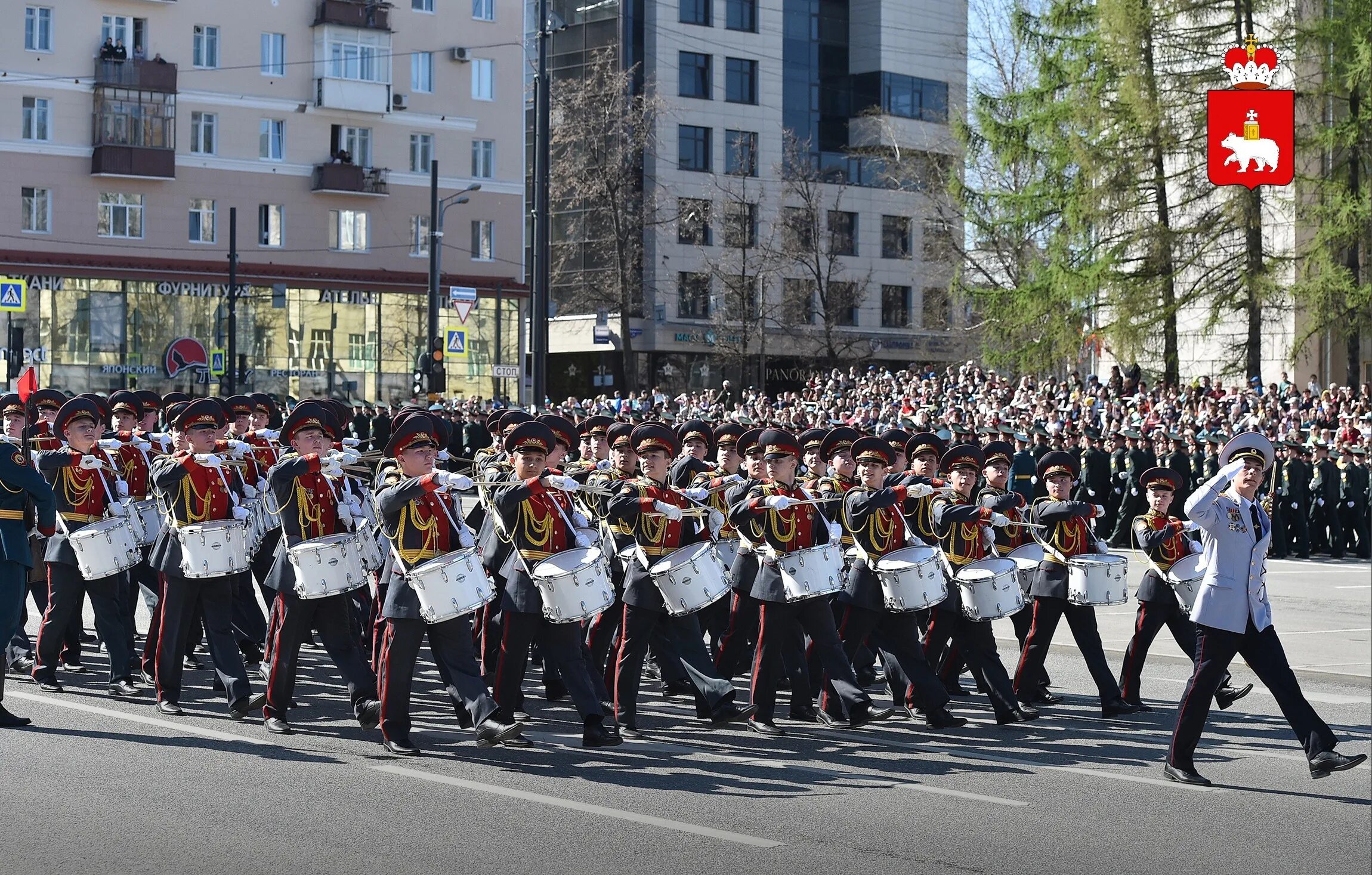 Пермский парад. Бессмертный полк Пермь 2022. Парад Победы Пермь 2022. Парад 9 мая 2022 Пермь. Репетиция парада Пермь 2022.