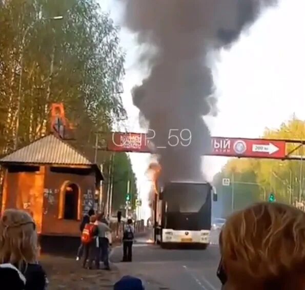 Пермь чебоксары автобус. Автобус Пермь Чебоксары. Сгорел автобус Ижевск. В деревне Кукшумы сгорел автобус Чувашия.