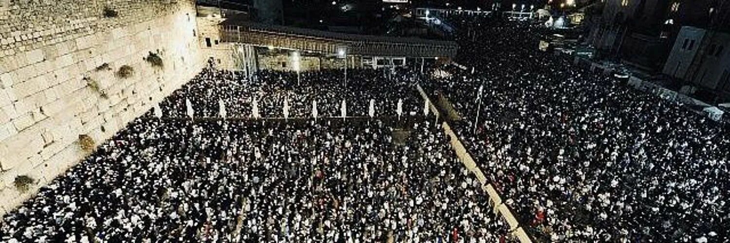 Митинг миллион человек. 1000000 человек. Индия толпа. Человек в 2070 году. Crowd running.