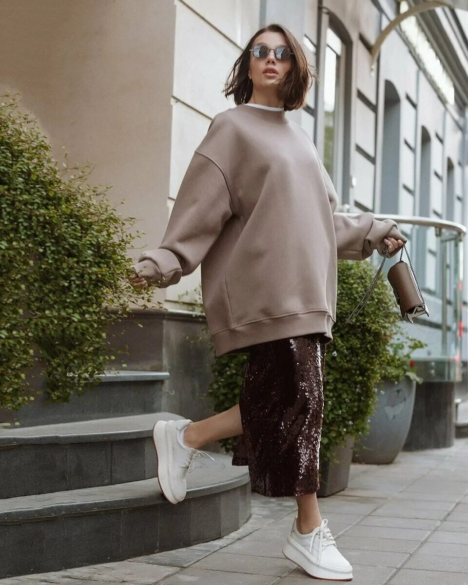 стильные образы для женщин. макс мара 2022 осень зима. оверсайз тренды. оверсайз тренды. свитер оверсайз.