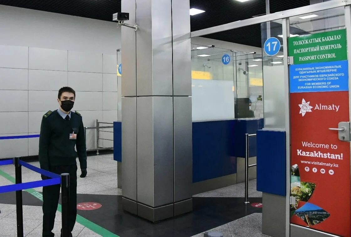 Не прошла паспортный контроль. Пограничный контроль внуково. Пограничный контроль домодедово. Аэропорт домодедово паспортный контроль. Пограничный контроль в аэропорту домодедово.