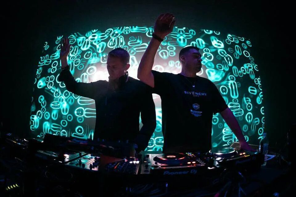 Cola camelphat. Camelphat band. артбат. artbat horizon. generation artbat.