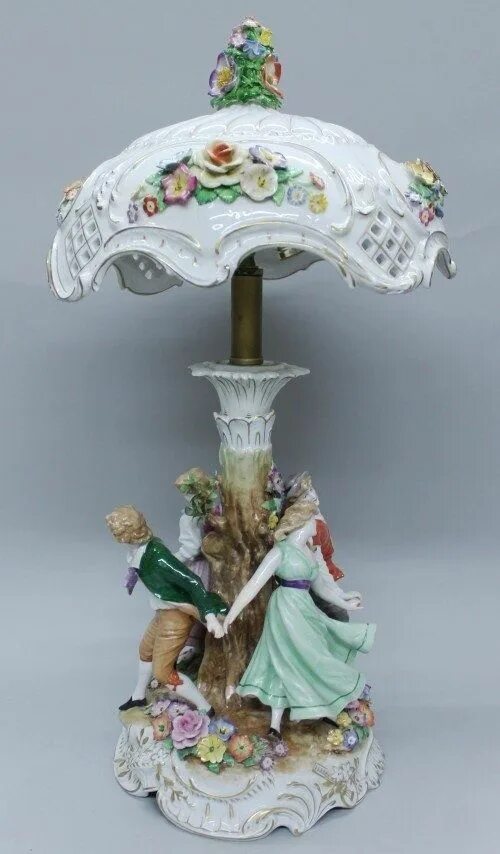 Лампа meissen фарфоровая. Фарфоровая лампа. Старинная настольная лампа бронза. Фарфоровая лампа с абажуром. Антикварная настольная лампа.