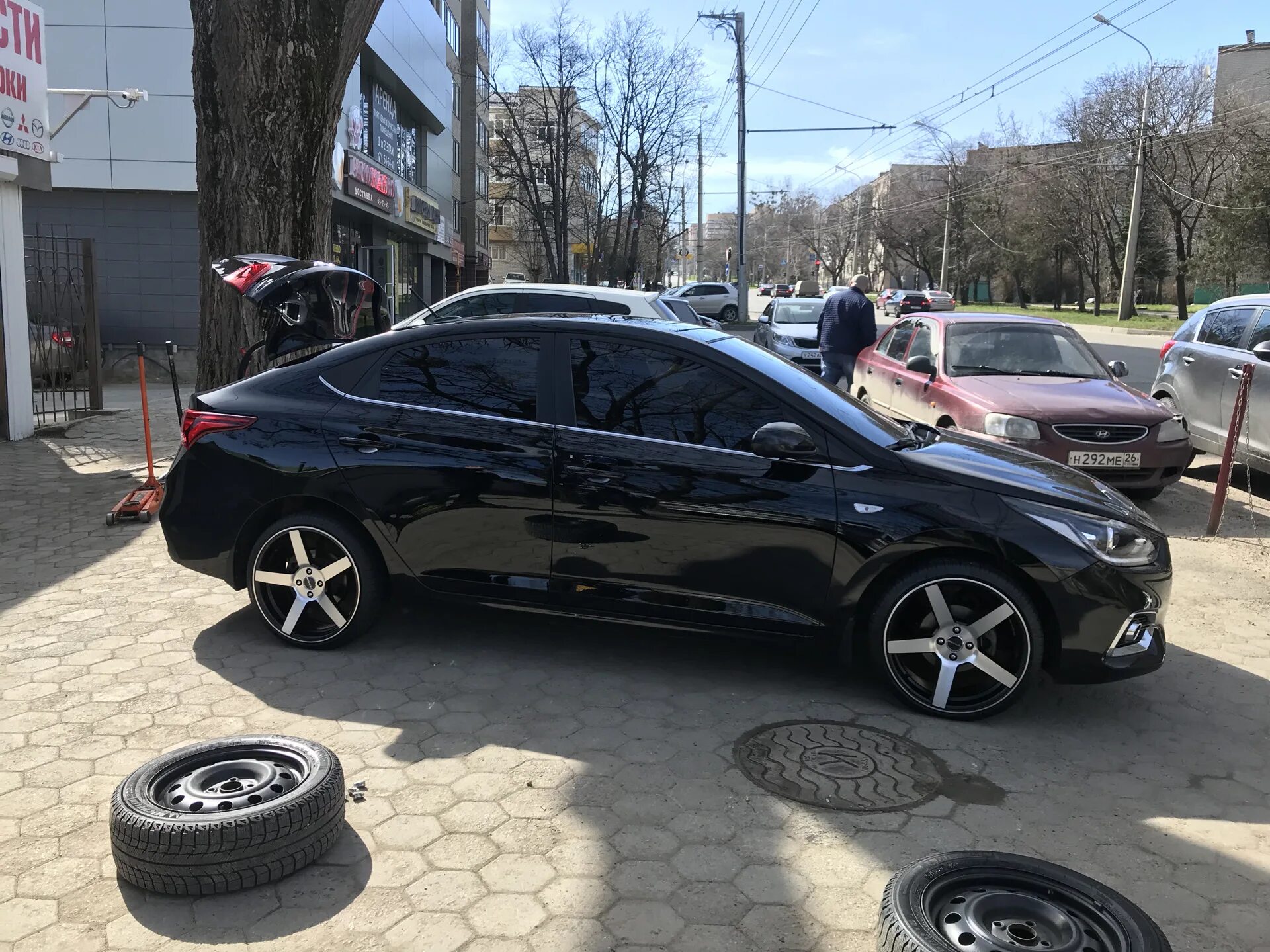 Hyundai i40 на воссен r18 cv3. Vossen r17 на солярис. Hyundai solaris диски r16. Черный. Hyundai solaris 2017 r 18.