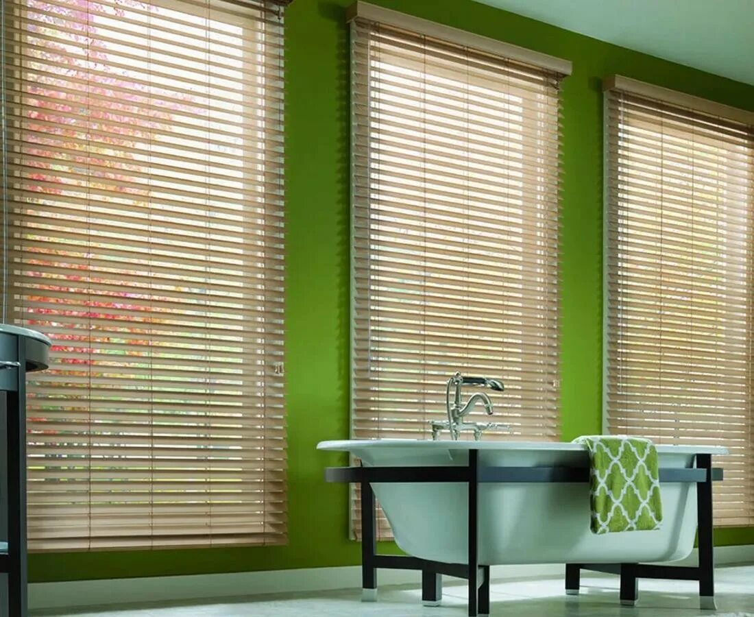 Как правильно выбрать жалюзи. Жалюзи 2720*2150. Bass Wood Blinds жалюзи. Мануфактурные жалюзи. Клеящие жалюзи на окна.