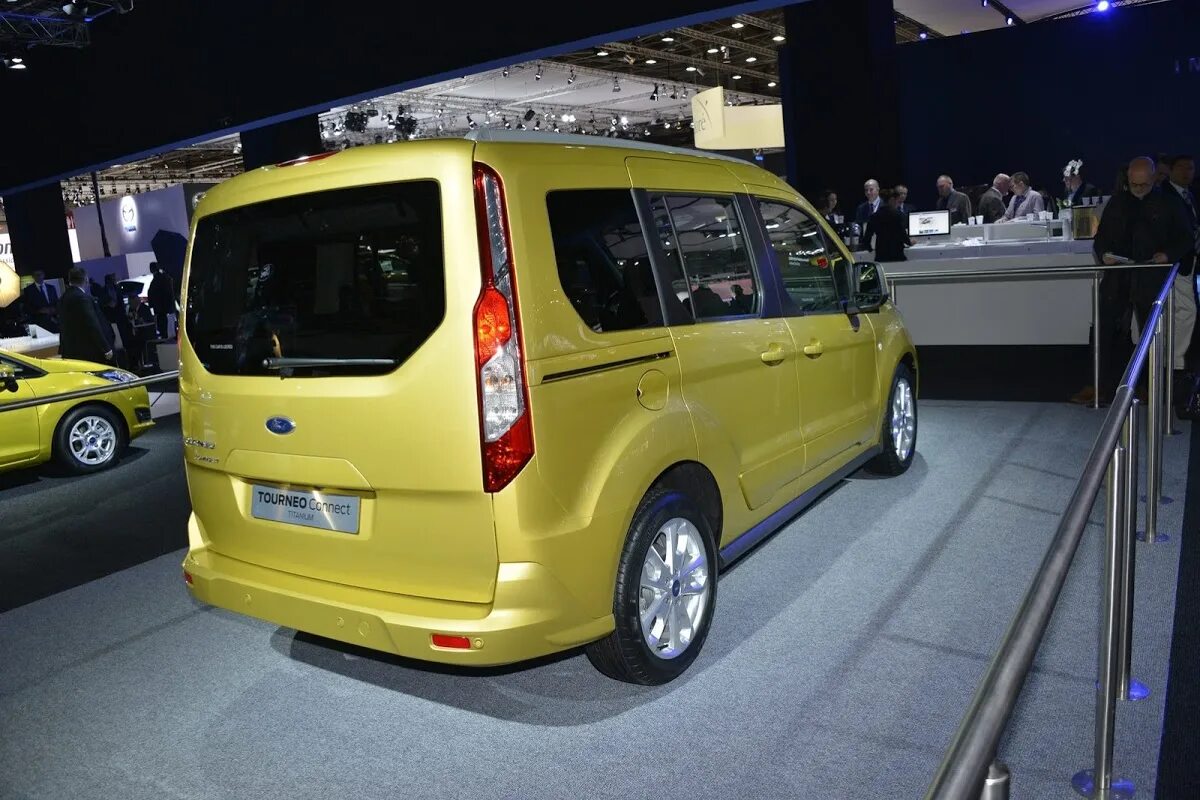 Форд торнео коннект замена. Ford Tourneo connect 2012. Ford Tourneo connect 2022. Ford Tourneo 2012. Ford Tourneo connect новый.