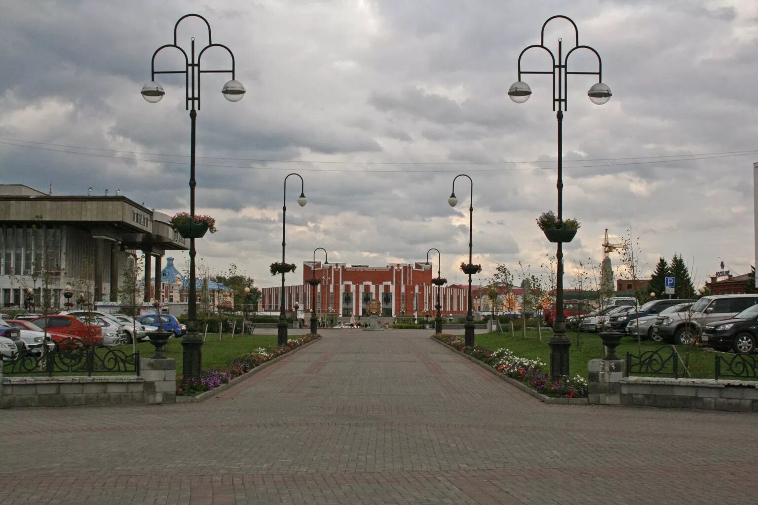 Город томск страна. Площадь Ленина Томск. Сквер Томск. Томск достопримечательности. Томск город Томск.