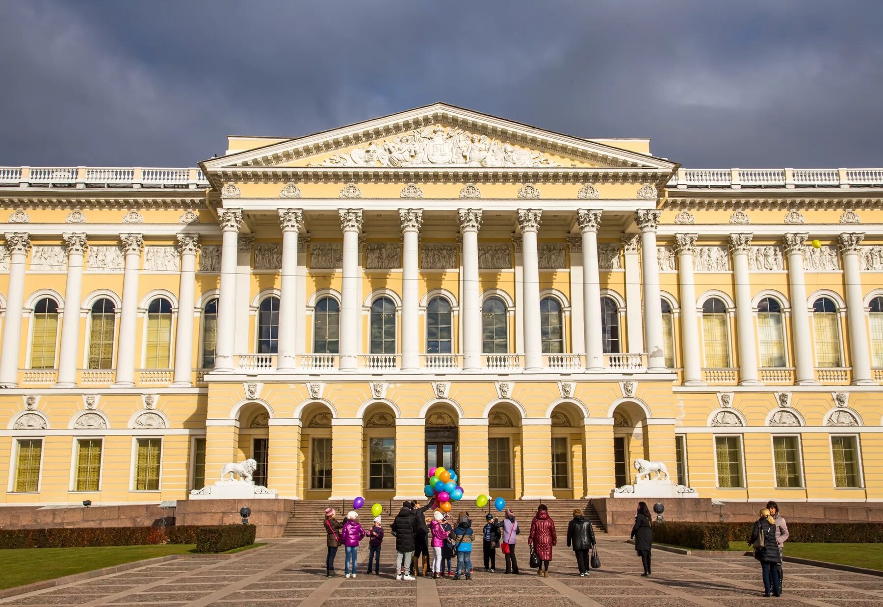 Государственный русский музей фото. Государственный русский музей Санкт-Петербург. Государственный русский музей Михайловский дворец. Михайловский дворец русский музей в Петербурге. Михайловский дворец в Петербурге Архитектор к.и Росси.