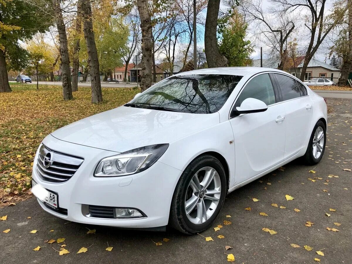 Opel Insignia 2011 2.0. Opel Insignia белая. Opel Insignia 2010 белый.