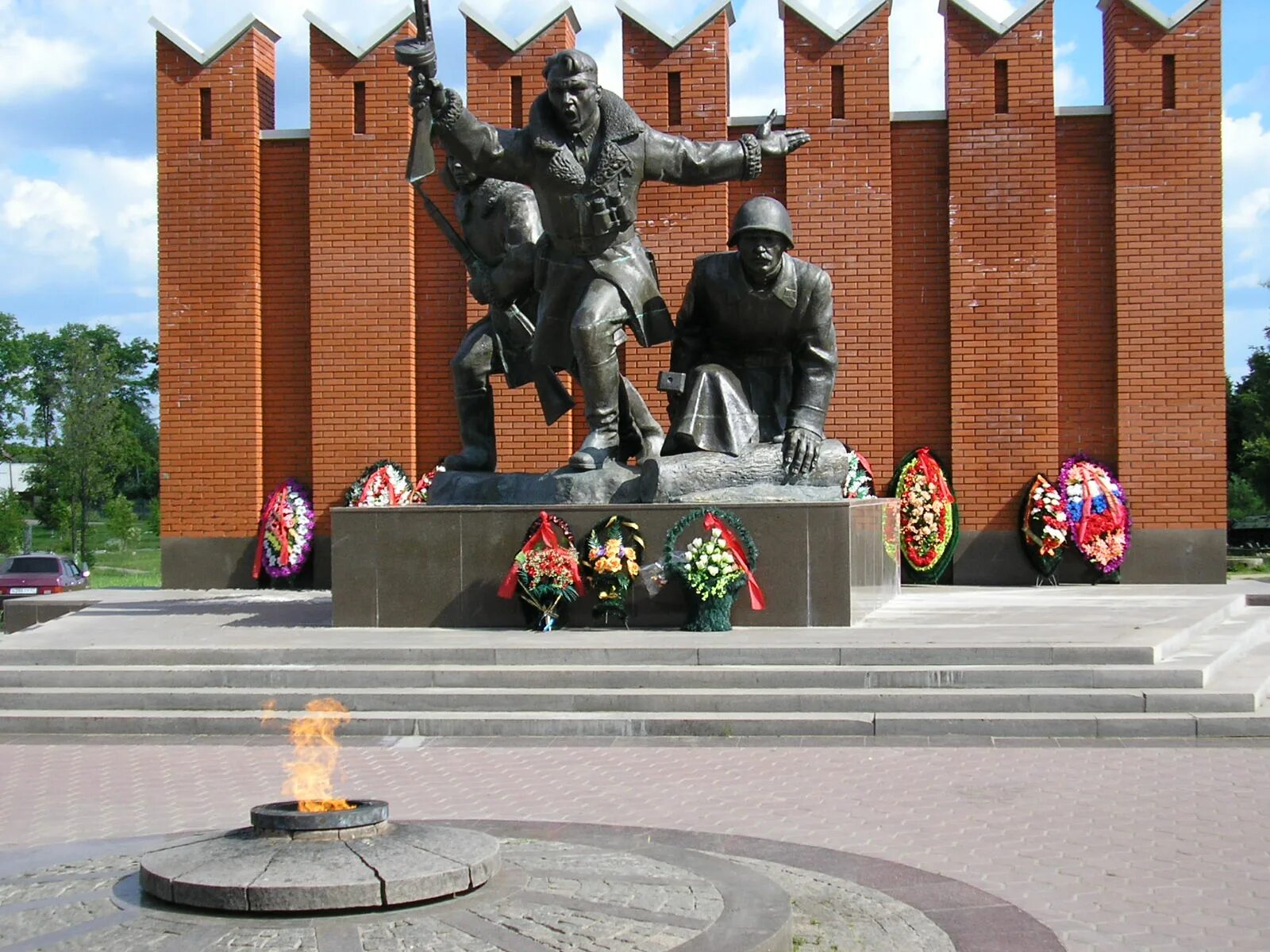 Волоколамск мемориал воинской славы. Мемориал Снегири Московская область. Волоколамск город герой. Мемориал сибирякам в Снегирях. Памятник в снегирях