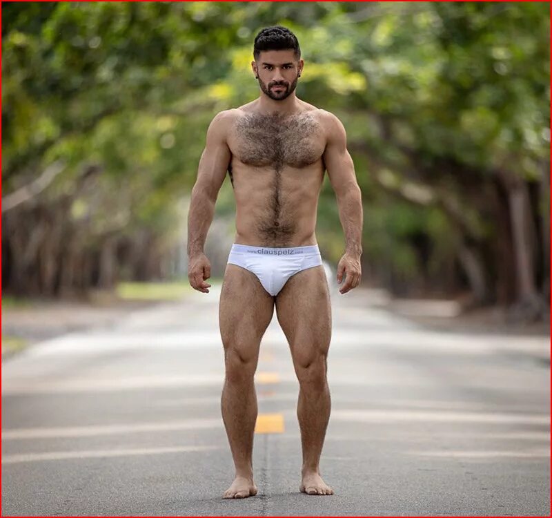 Пьетро боселли тело. Накаченные ноги у мужчин. Мужские ноги. Рука референс 3д. Кристиано роналдо feet.