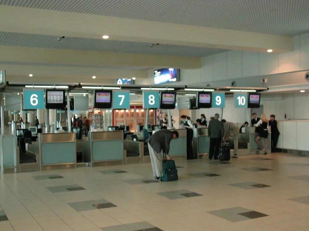 трансстройбанк в аэропорту домодедово. схема грузового терминала домодедово карго. аэропорт домодедово зона вылета. горячая линия аэропорт домодедово. автоматические стойки паспортного контроля домодедово.