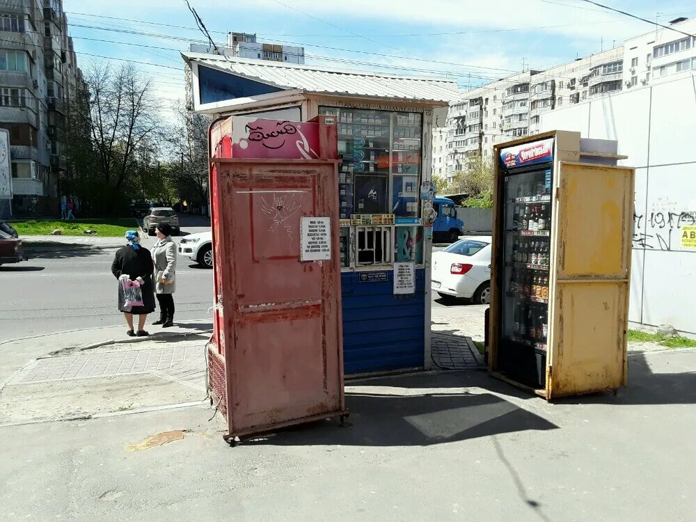 сигаретный киоск. киоск с сигаретами. сигареты киоск. ларек табак. сигареты киоск.