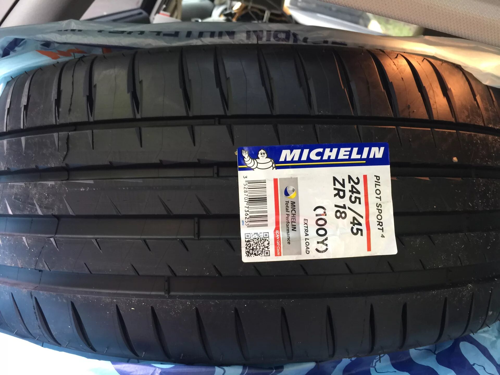 Michelin Pilot Sport 4. Michelin Pilot Sport 4 Acoustic. Michelin Pilot Sport ps4. 295 40 R22 Michelin Pilot Sport 4. Michelin pilot sport 4 suv r19