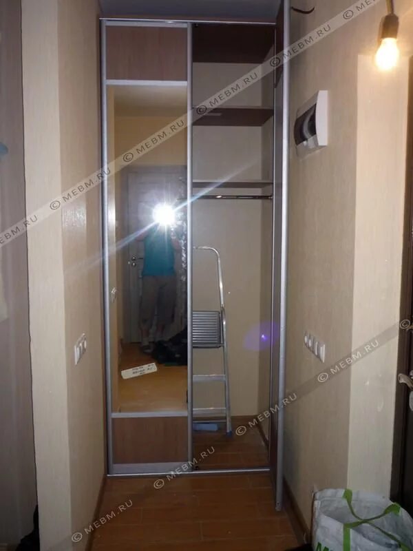 Встроенный шкаф в прихожую в хрущевке. Встроенный шкаф в прихожей в хрущевке. встроенные шкафы купе в хрущевке в коридоре. встроенный шкаф в узкую нишу. встроенные шкафы в прихожую в хрущевке.