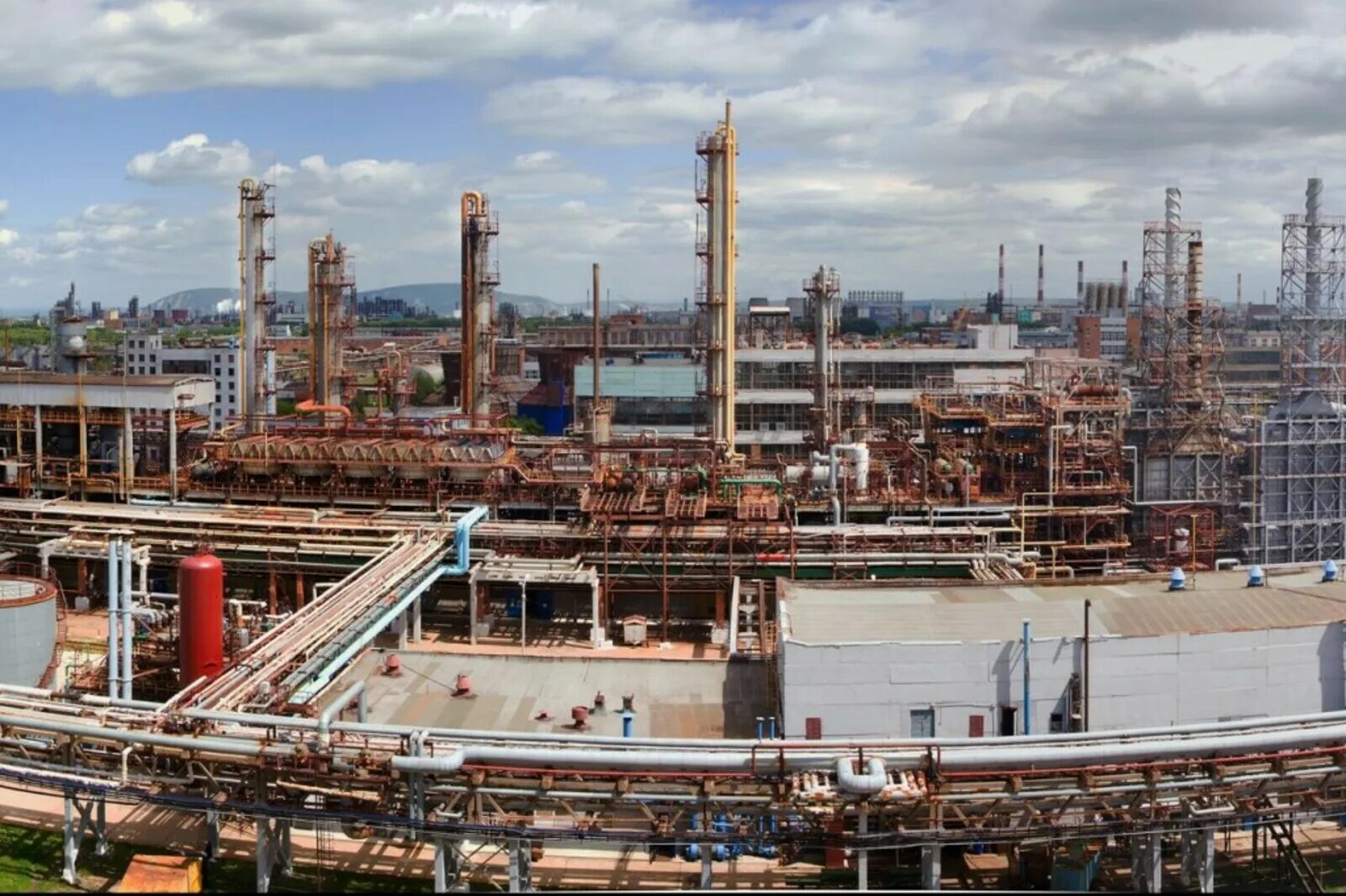 Сибур полиэф. Нефтехимическая промышленность башкортостана. Нефтеперерабатывающий завод салават. Ишимбайский нпз. Промышленные предприятия в республике башкортостан.