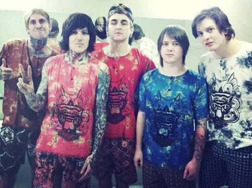 Kool aid bring me the horizon текст. Вокалист bmth. Bring me the Horizon в молодости. Бринг ми зе Хоризон Оливер Сайкс. Bmth album 2010.