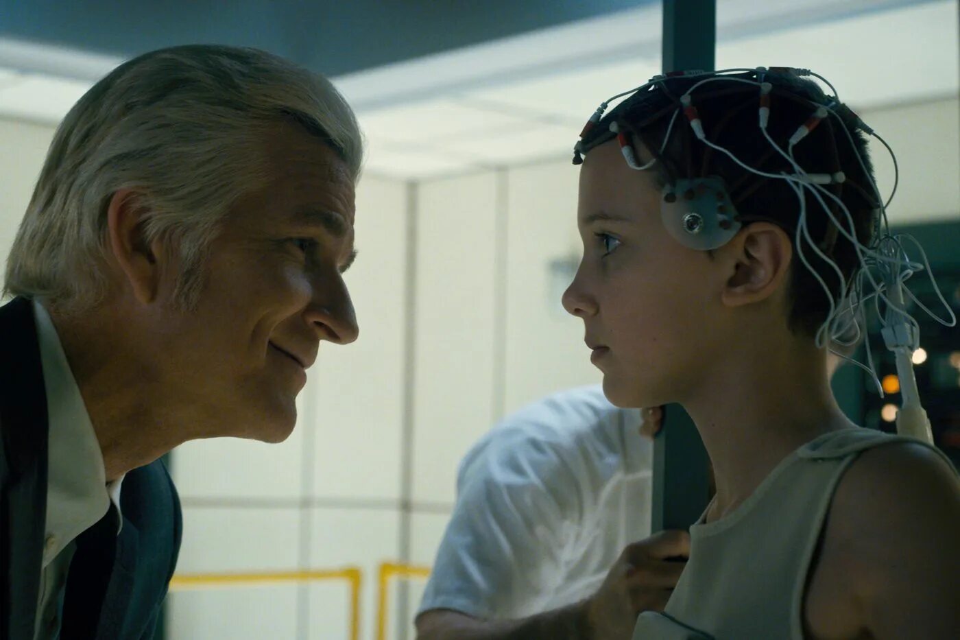 Векна генри крил stranger things. Мартин бреннер осд. Очень странные дела отец. Купер очень странные дела. Мартин бреннер очень странные дела.