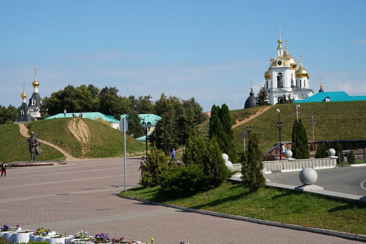 Г дмитров россия. Дмитровский Кремль (музей-заповедник). Дмитровский Кремль в Дмитрове. Дмитров Кремль экскурсии. Дмитров Земляной вал Кремля.