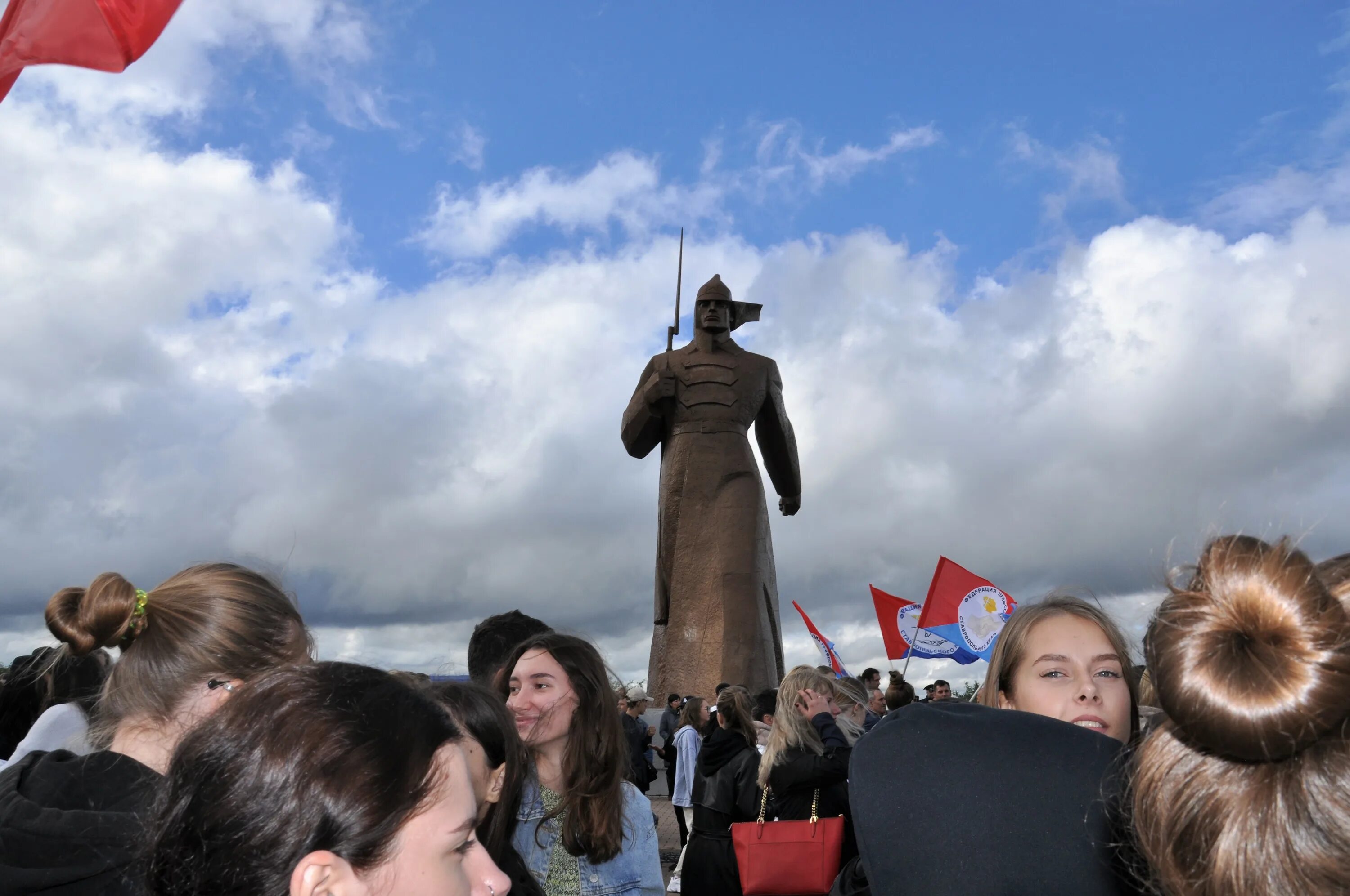 Митинг концерт 10 лет в родной гавани. Родина. Митинг в Ставрополе. Митинги в Ставрополе 2024. Херсон территория Донбасса.