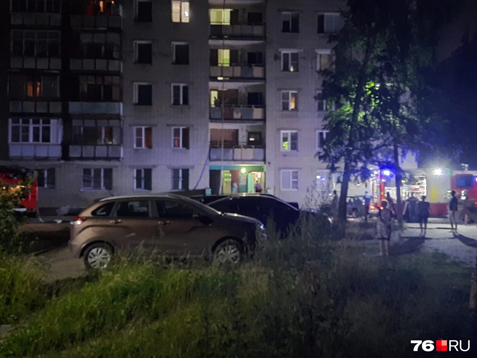 Были видны новости. Фото многоэтажки. Пожар на Невском. Район. Пожар в Ярославле в Старом Брагине.