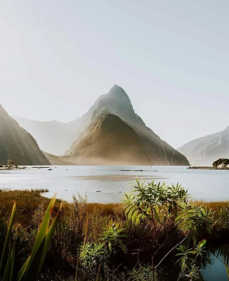 Discover nature. Зеландия чудеса света Милфорд саунд. Пейзажи новой Зеландии. Пейзажи новой Зеландии фото. Новая Зеландия чудо света.