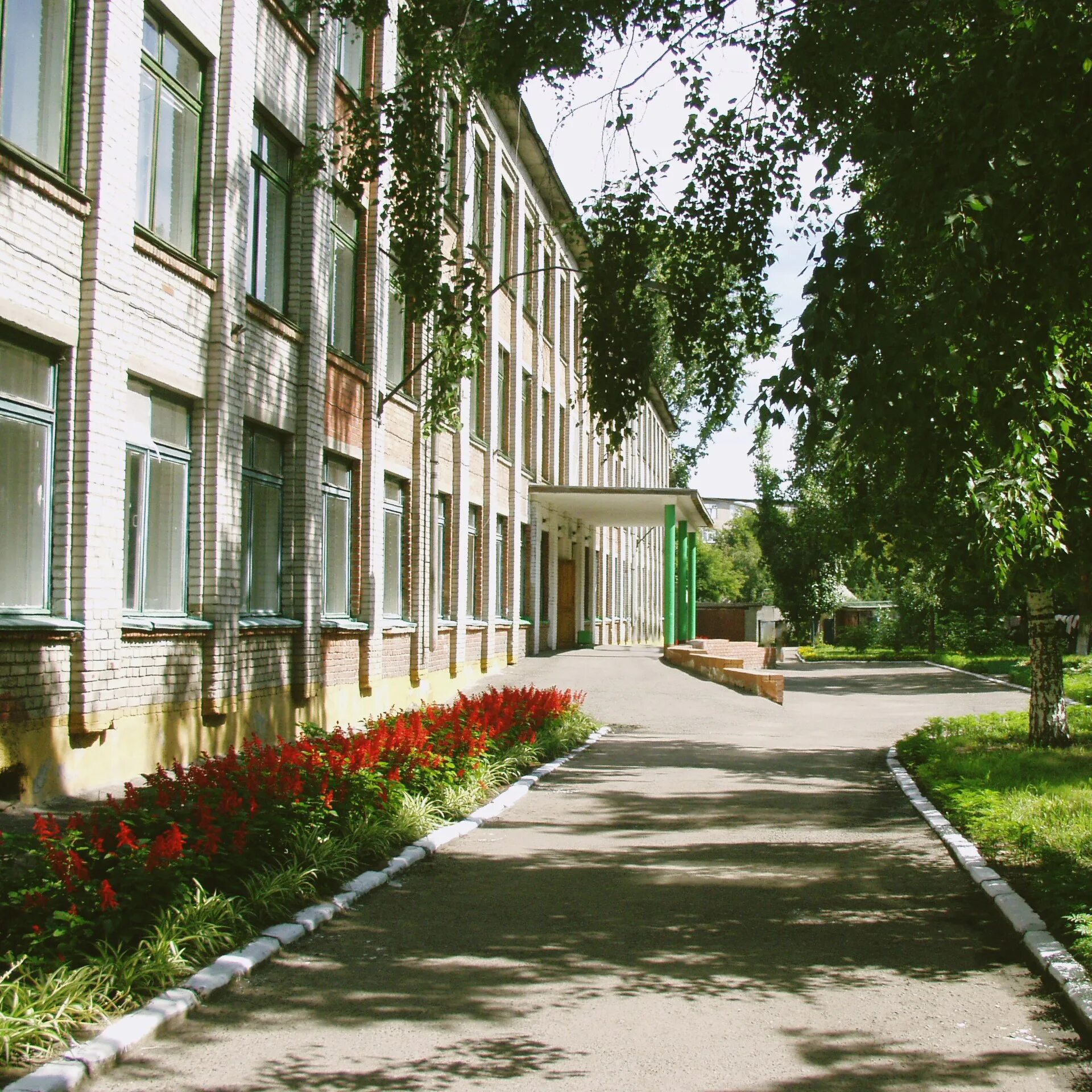 Мбоу гимназия 69 барнаул. Гимназия 69 липецк. Гимназия 69 липецк. 69 гимназия барнаул директор. Школа гимназия 69.