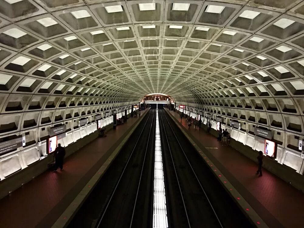 Сами глубоки метро. Станция метро Вашингтон парк. Вашингтон парк Портленд метро. Самое страшное метро в мире. Глубокое метро в мире.