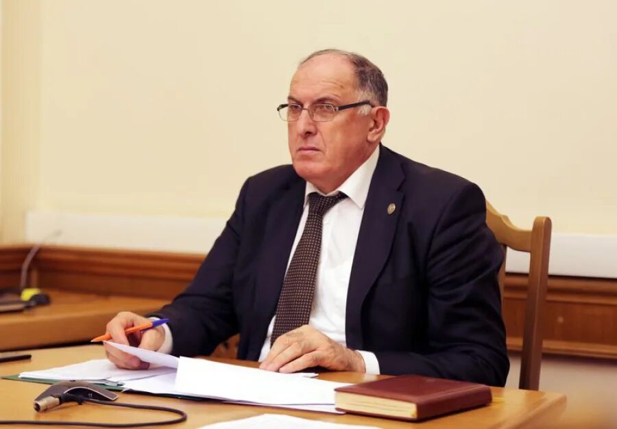 Заместитель председателя правительства дагестана. Председатель правительства республики дагестан абдулмуслимов. абдулмуслимов абдулмуслим мухудинович. вице премьер дагестана абдулмуслимов абдулмуслим. абдулмуслим абдулмуслимов биография.