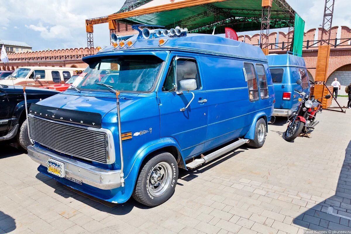 Купить шевроле тула область. Chevrolet van c30 дом. Шевроле фургон Драгун. Chevrolet van в России. Шевроле Ван Зеленоградск.