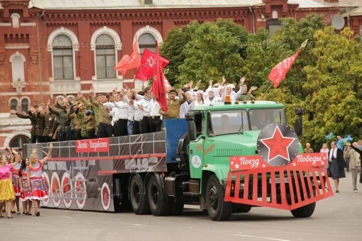 Театрализация на 9 мая. Парад грузовиков. Украшение колонны на 9 мая. Театрализованное представление на 9 мая. Украсить машину к 9 мая.