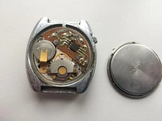 В каких часах какой кварц. Miyota хронограф. Цифровые часы кварц интеграл рп. Кварцевый механизм часов. Электрическая схема кварцевых часов.