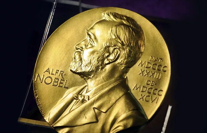 Первый физик получивший нобелевскую. Лауреаты нобелевской премии по физике. нобелевская премия 20 век. нобелевская премия 19 век. нобелевской премии в области физики в 1901.