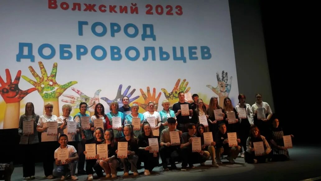 подростки волонтеры. волонтёрство и добровольчество. общественная деятельность волонтерство. современные волонтеры. волонтерские организации.