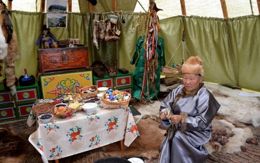 Тува Монгун Тайга. Юрта тувинцев-тоджинцев. Традиционный быт тувинцев. Традиционная культура тувинцев. Тувинцы основные занятия