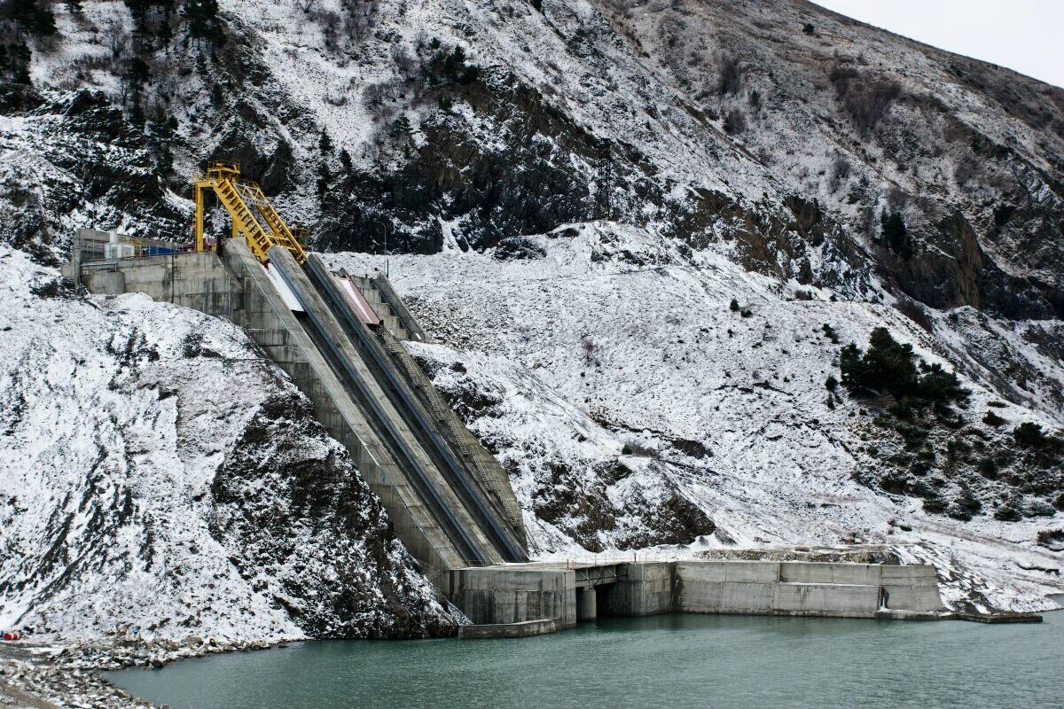 Зарамагскую гэс. Головная зарамагская гэс. водохранилище зарамагской гэс. северная осетия зарамагские гэс. гэс владикавказ зарамаг.