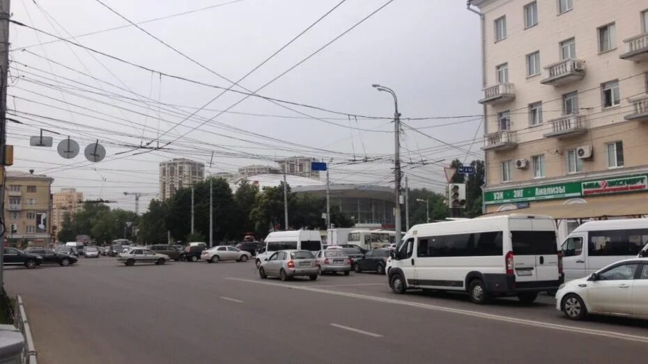 Перекресток у цирка Воронеж. Перекресток у цирка Воронеж Ворошилова. Светофор, Воронеж, улица 20-летия октября. Светофор Воронеж.