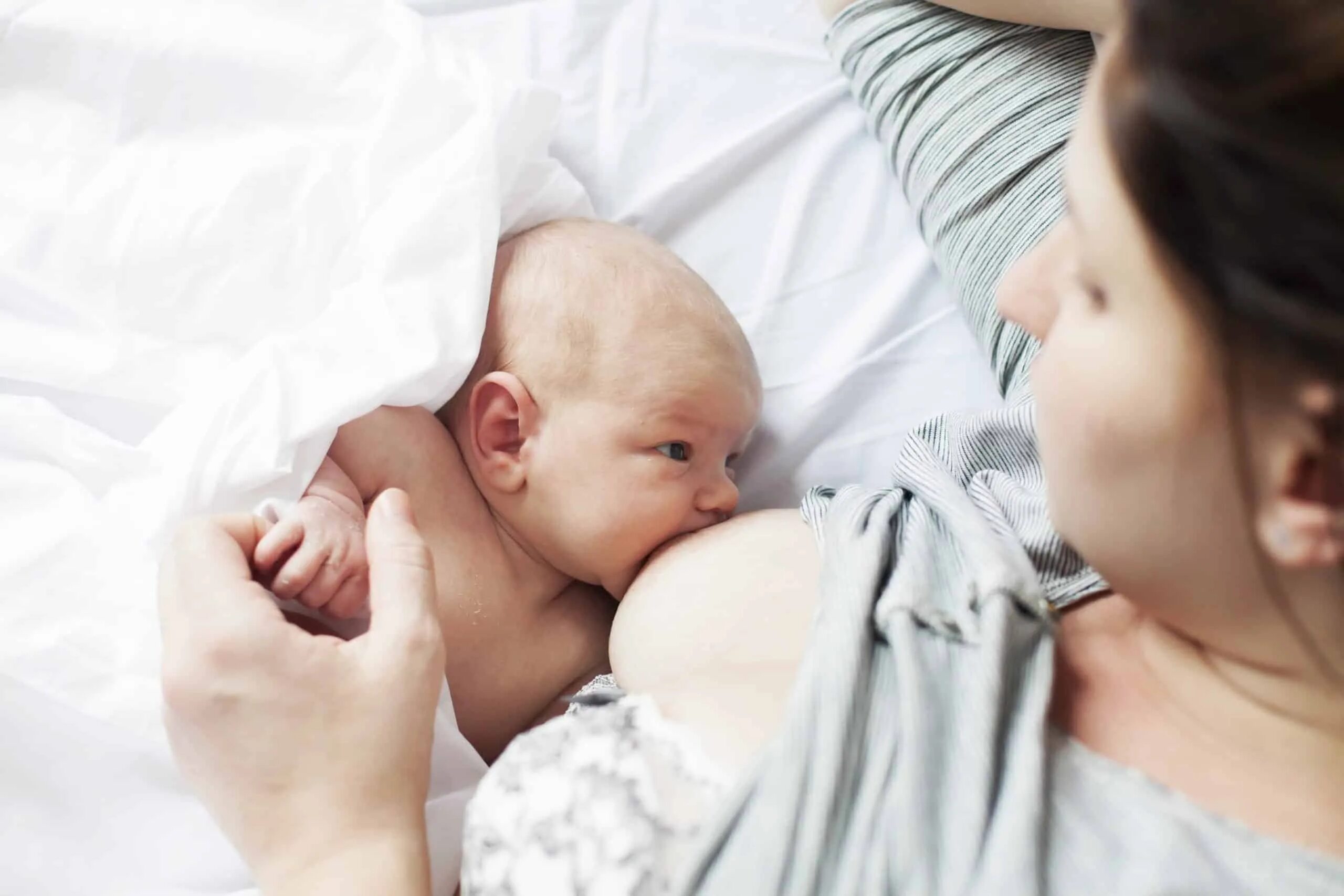 Кормить ребенка во сне к чему. Baby sleep. Кормить ребенка во сне к чему. Контрольное вскармливание ребенка. Кормить ребенка во сне к чему.