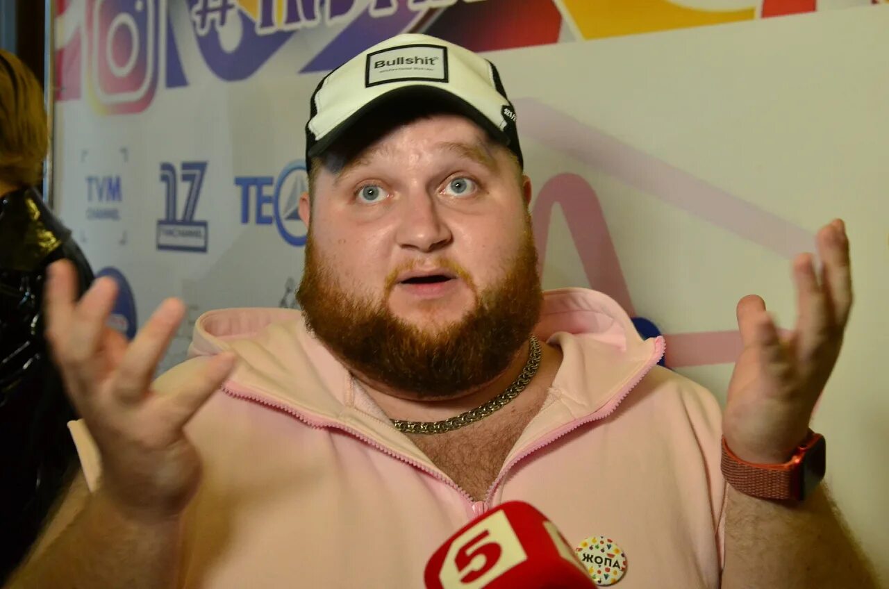 Красилов little big. Пухляш в битве шефов. Группа little big толстяк. Пухляш в битве шефов. Пухляш из битвы.