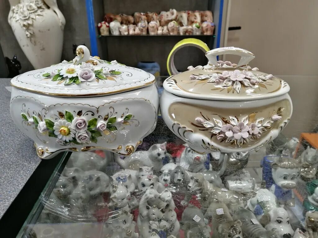 Кисловодский фарфор – феникс кисловодск. Кисловодские сувениры, кисловодск, курортный бульвар. Кисловодский фарфор магазины. Феникс кисловодск магазин. Магазин фарфора в кисловодске.