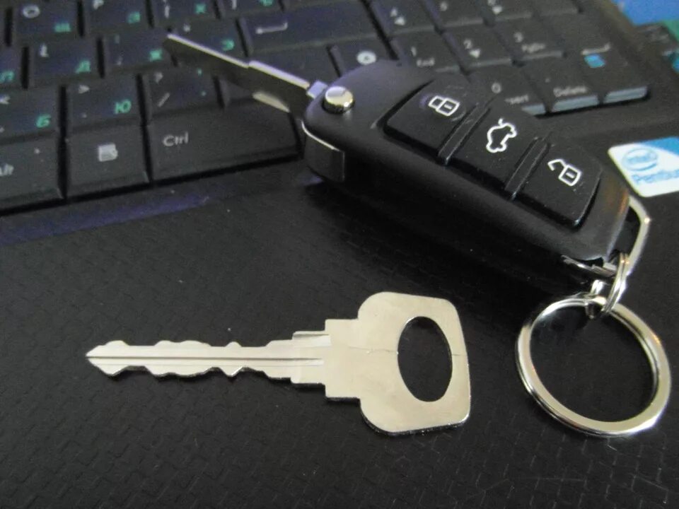 Сколько делают ключи. Ключи ВАЗ 2109. Ключи от машины ВАЗ 2109. Ключ от двери ВАЗ 2109. Брелок ВАЗ 2109.