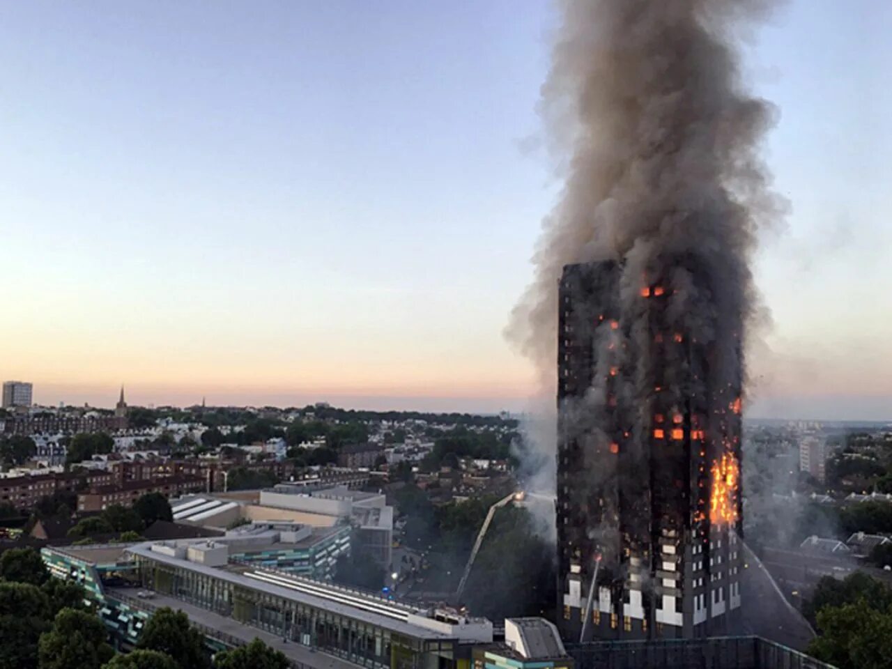 Спасти нотр-дам. Горящая церковь. World trade center tragedy. Burning tower. Grenfell tower сейчас.