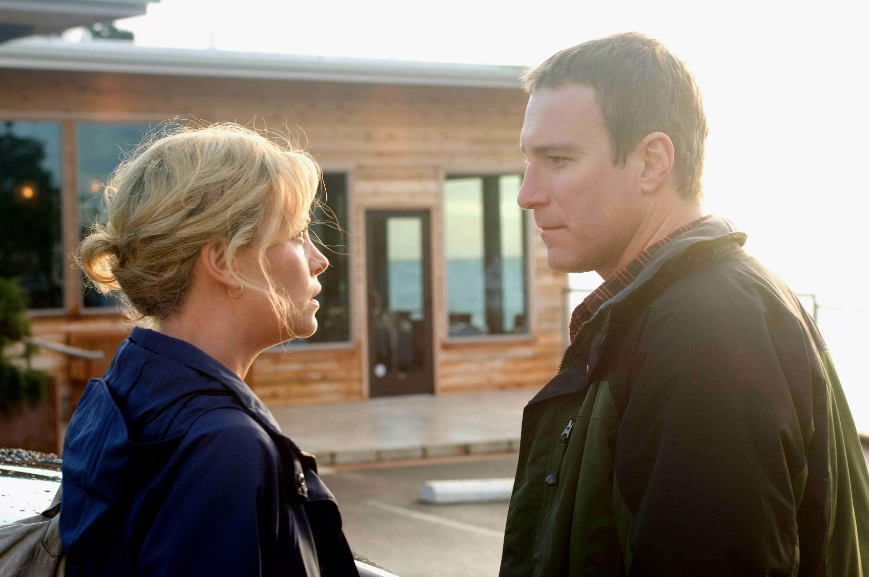 Гильермо арриага спасти огонь. Гильермо арриага спасти огонь. Пылающая равнина. Шарлиз терон пылающая равнина. Гильермо арриага спасти огонь.