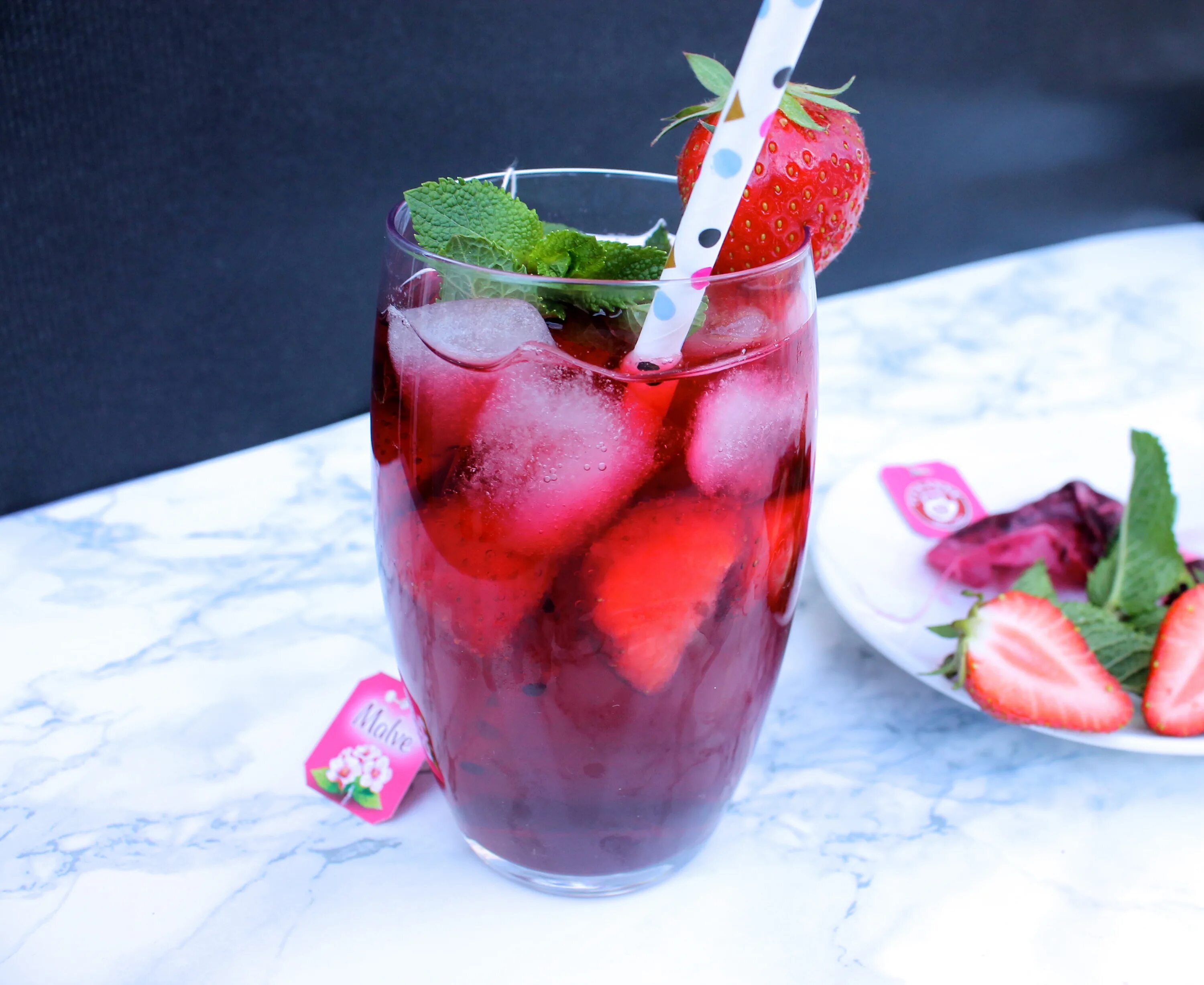 Смузи лед. Ice Tea каркаде. Hibiscus Ice Tea. Коктейль со льдом. Каркаде со льдом.