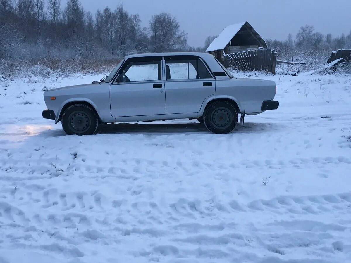 ВАЗ 2107 серебристая. ВАЗ 2107 Стоковая. ВАЗ 2107 серебристая зимой. ВАЗ 2107 седан серебристый механика. Ваз 2107 купить в нижнем