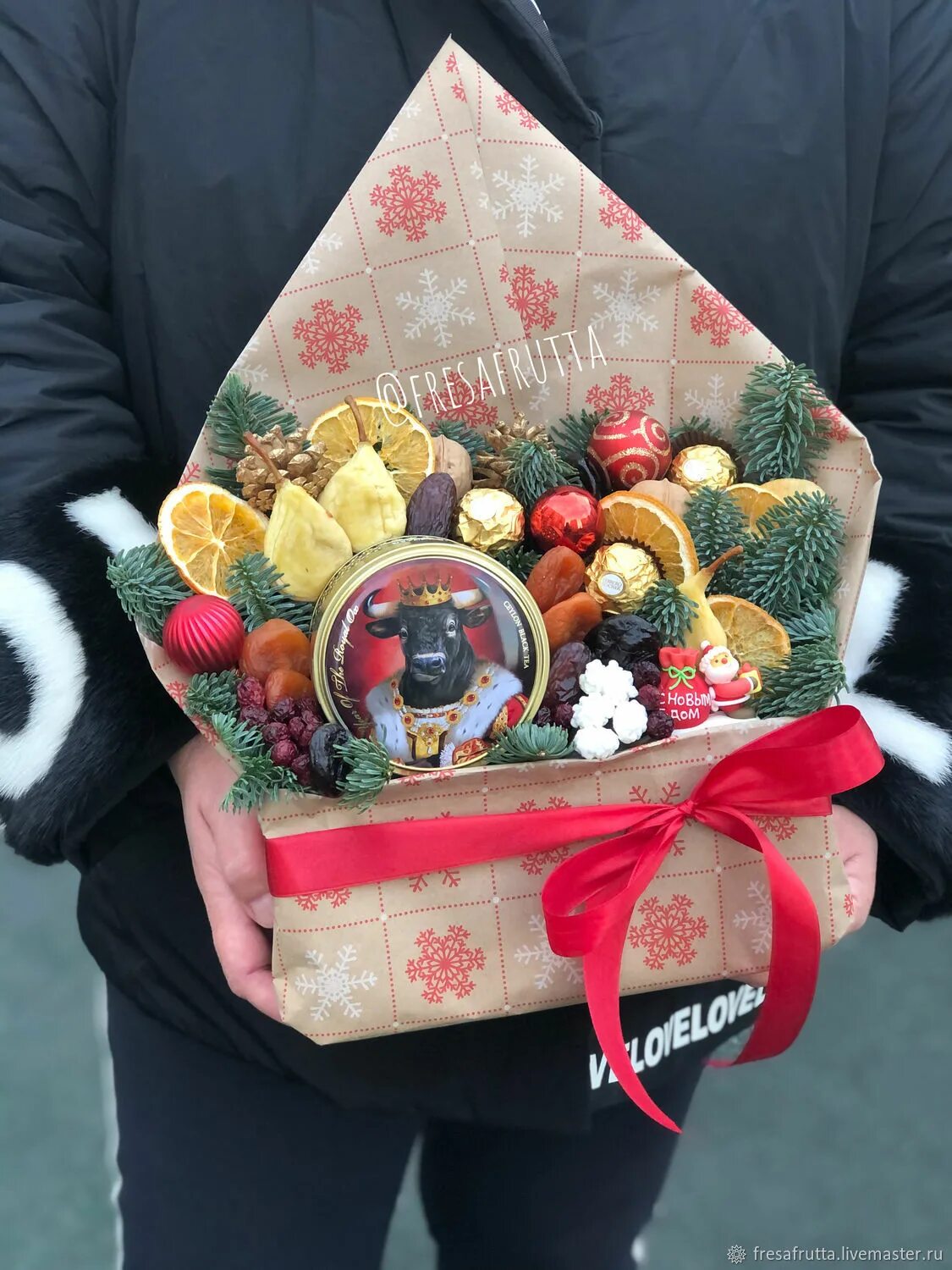 Мужской букет конверт съедобный. Букет для мужчины из продуктов. Съедобный букет в конверте. Съедобный конверт. Съедобные конверты для мужчин.