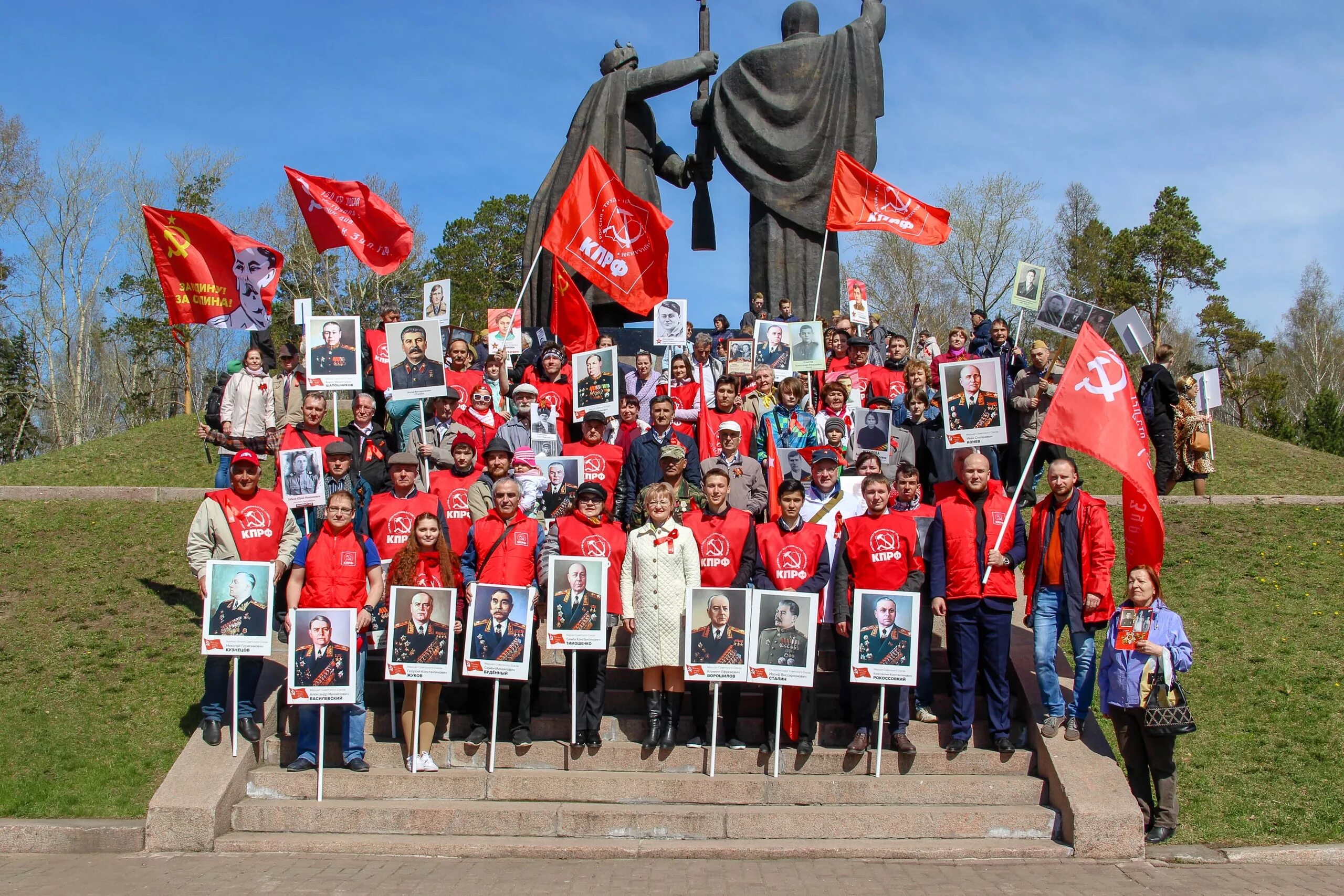Победа томск. Кпрф томск. день победы в томске. 9 мая кпрф. парад победы в томске 2019.