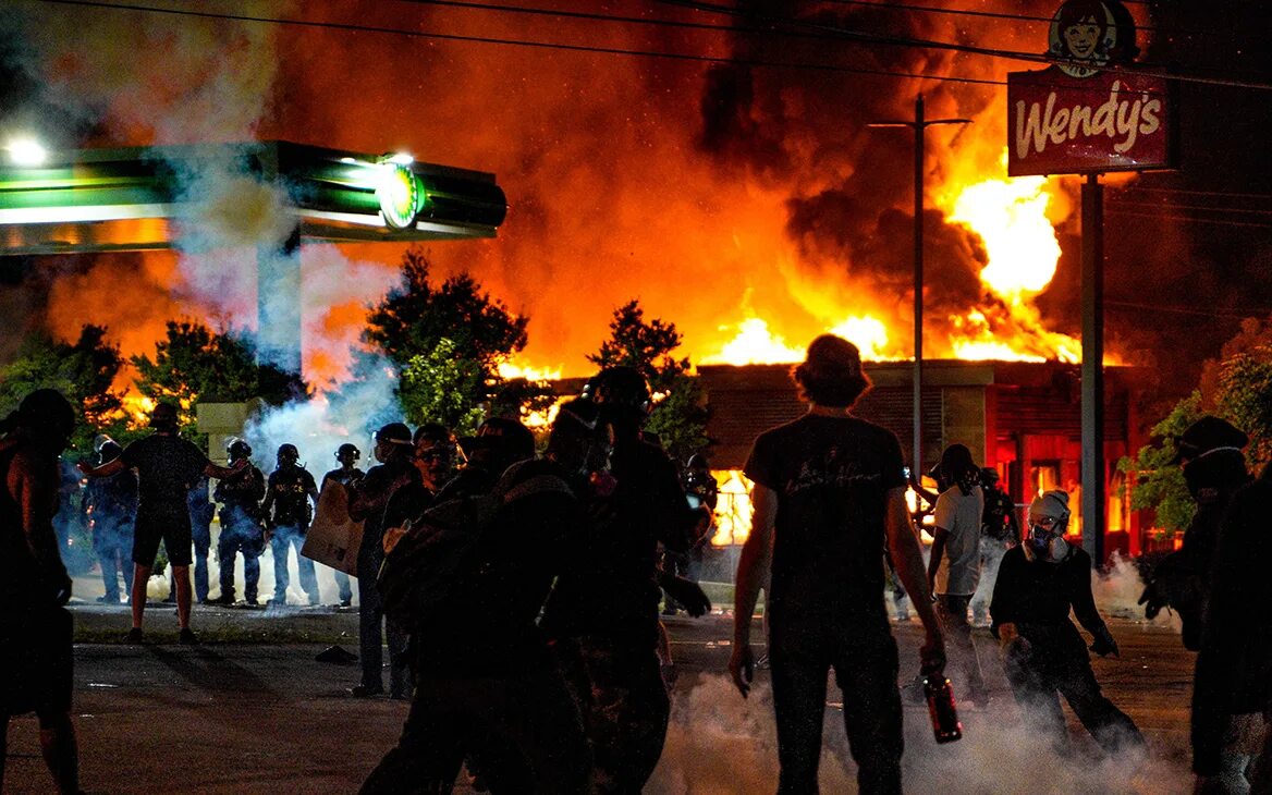 2002 год манежная площадь. Беспорядки в городе после драки. Массовые беспорядки фанаты. Беспорядки в городе после драки. Беспорядки в городе после драки.