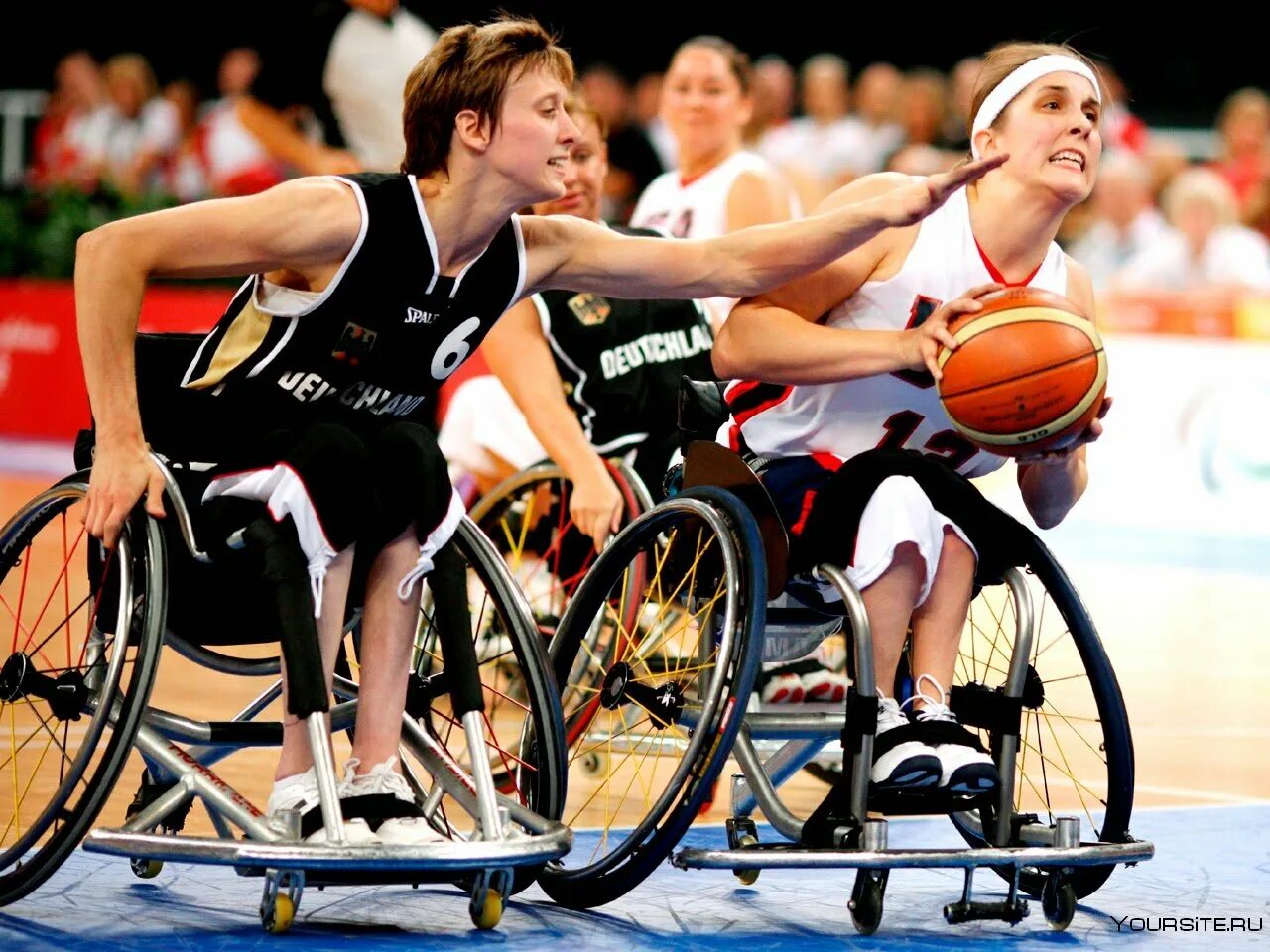 Инвалиды занимаются спортом. Паралимпийские игры баскетбол. Спорт для инвалидов. Спортсмены с ограниченными возможностями. Спортивные игры для инвалидов.