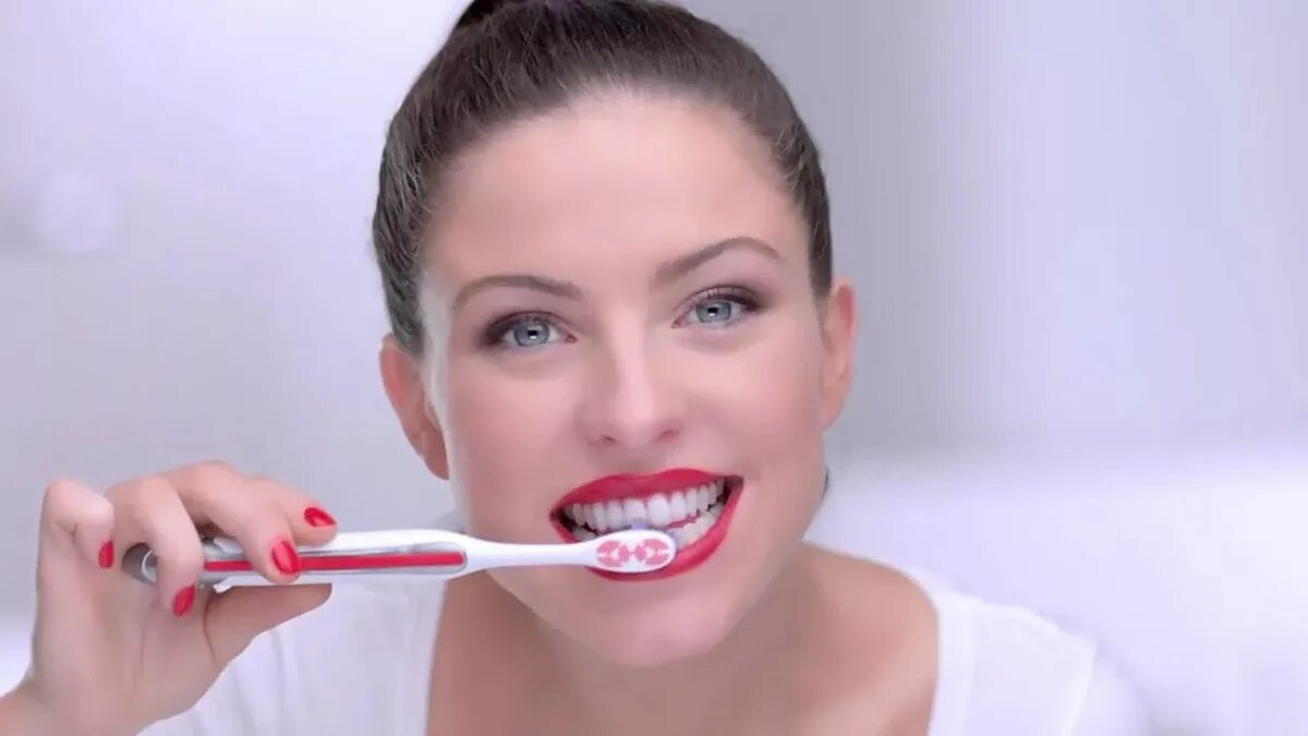 Реклама зубной пасты. Реклама зубной пасты Colgate. Реклама пасты Колгейт. Чистим зубы!. Правильно чистить зубы до завтрака или